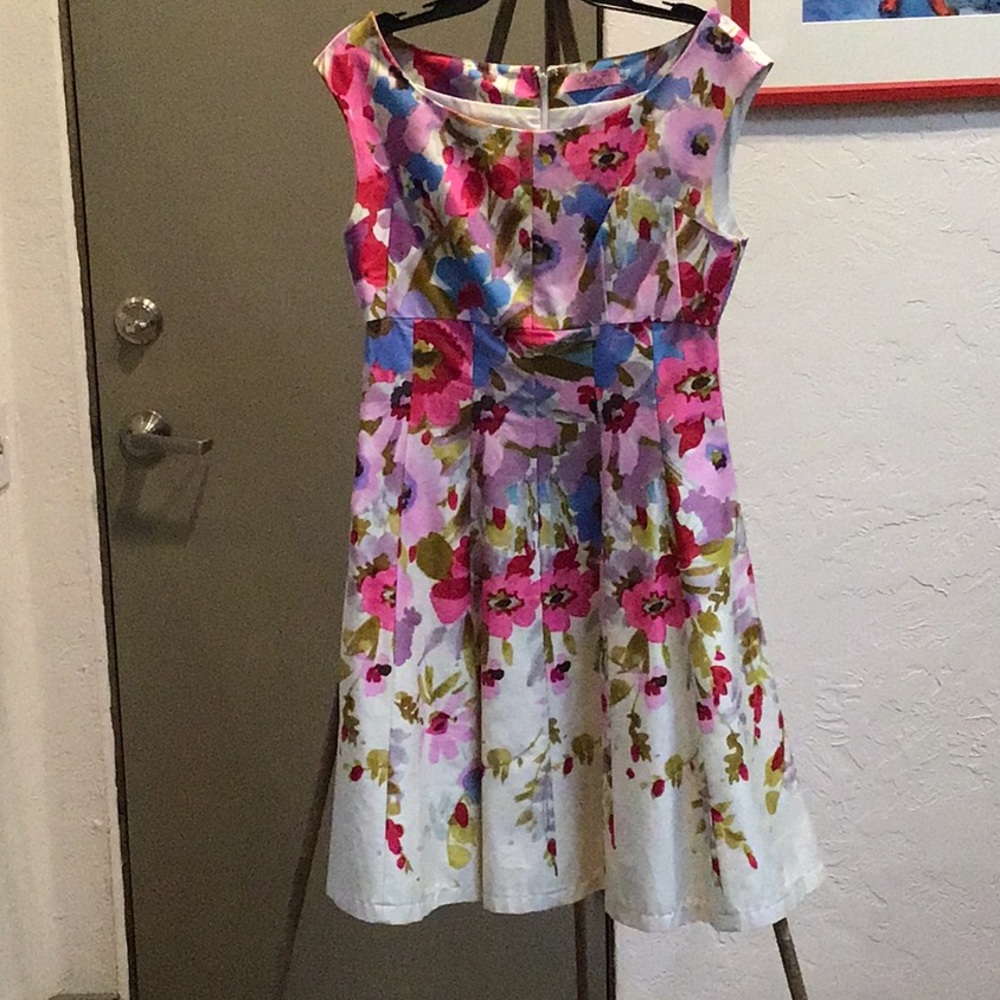 ❌❌ SOLD ❌❌Empire Fitted Floral Dress